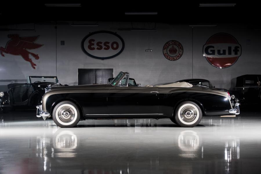  Bentley S1 Continental Drophead Coupe by Park Ward 1955 года  (фото 20 из 34)